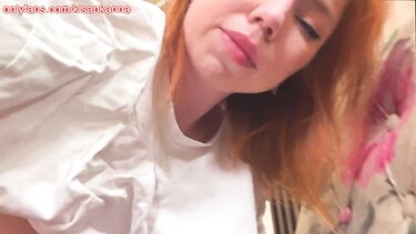 За щеку крупным планом: Любительские съемки домашнего секса с русской красоткой для видеоблога