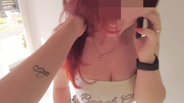 Парень выебал раком девку с красивой жопой пока она болтала по телефону