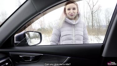 Рассеянная русская блондинка сосет член таксиста за бесплатную поездку