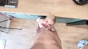 отсасывает и смотрит в глаза