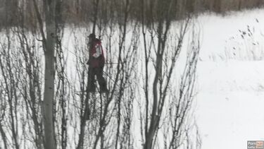 Отсасываю своему парню зимой в городском парке и глотаю сперму