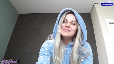 Letty Black: Трахает подружку в пижаме через вырез на штанах