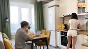 с племянницей на кухне