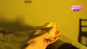 нюхает трусики мачехи