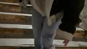 добрый парень помог донести сумку до поезда