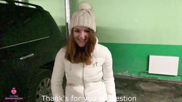 Русская девка изменяет своему парню делая незнакомцу минет за деньги на паркинге