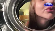 глупышка застряла в стиральной машинке
