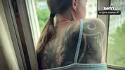 пристает к курящей у окна подруге