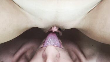 Nipplestock: Кончает от кунилингуса, сидя мокрой пиздой на лице
