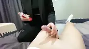 смазывает хуй пасынка и активно дрочит