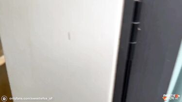 чистильщик бассейна: Одинокая домохозяйка с большой жопой трахается с чистильщиком бассейнов