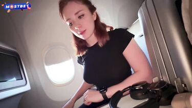 Привел попутчицу из самолета в отель и грубо трахнул