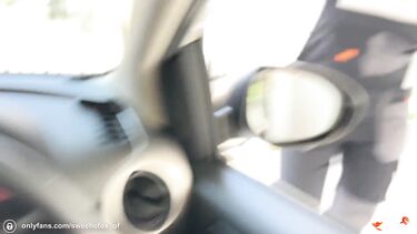 Оплата натурой! Девушка автомеханик трахается с клиентом после ремонта
