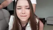 мужик трахает 18-летнюю школьницу раком