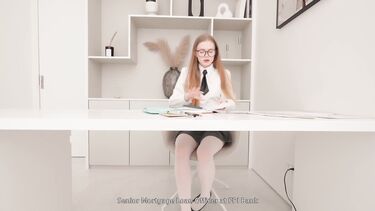 Отодрал банковскую работницу с недотрахом ради льготной ставки по кредиту