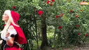 блядливая Красная Шапочка гуляет по лесу