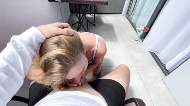 Отсосала и перепихнулась на балконе за кальян