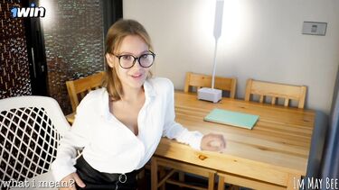 Тренируюсь с дилдо, чтобы лучше трахаться со старым профессором ради экзамена