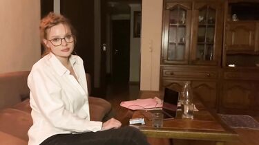 Курящая училка сосет хуй студенту дипломнику