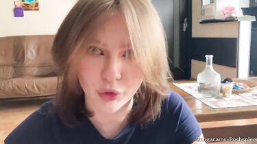 Пош Спайси неохотно делает бойфренду минет от первого лица