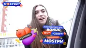 пикапер на тачке снимает незнакомку