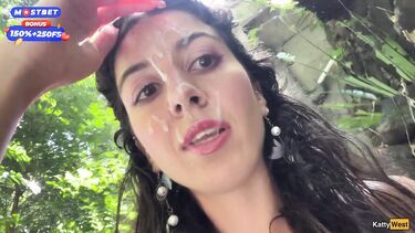 Katty West: Прогулялись с Кетти Вест: отсосала в сортире и похвасталась камшотом на лице