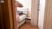 подглядывает за переодеванием мамы друга