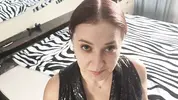 дала потрогать волосатую пизду