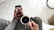 парень вызывает эскортницу для секса