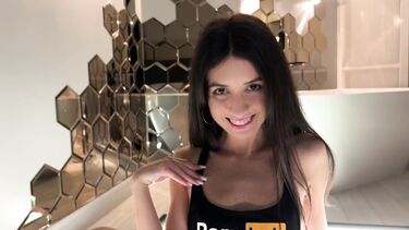 Массажист возбудил и трахнул худенькую русскую брюнетку Katty West