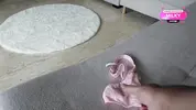 дрочит хуй на грязные трусики мачехи