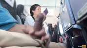 эксгибиционист дрочит член в самолете