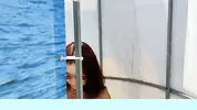 случайно встретил на пляже маму друга