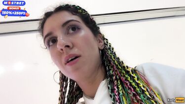 Русская отсосала в туалете торгового центра и ходит со спермой на лице