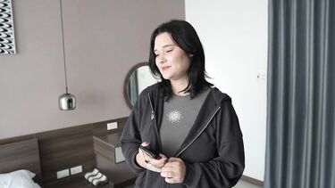 Студентка торгует пиздой за скидку на аренду хаты
