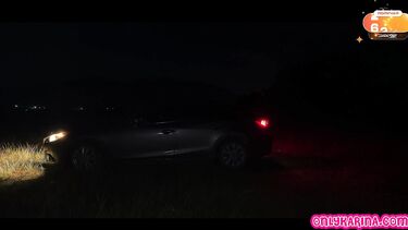 Татуированная готка ебется с незнакомцем в балахоне в заброшенном доме