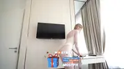 соседка заглянула с утра в гости