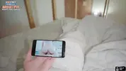 пацан дрочит член на порно