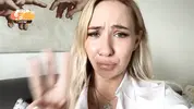 Белла Мур ведет свой порно влог