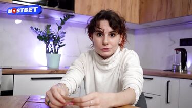 Чпокнул рыжую кудряшку во время игры в показуху