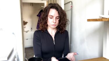 Секс в машине с окончанием в бритую киску рыжей девчонки