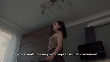 Электрик сначала вставил лампочку, а затем вставил хуй в Скай Янг