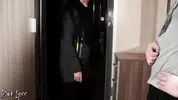с порога полезла к ширинке парня