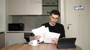 босс вызывает секретаршу решать проблемы