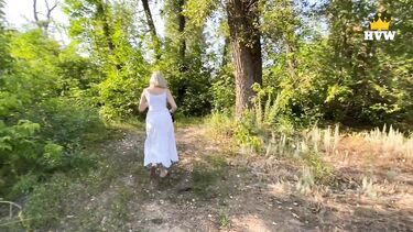 HotWife Vika: Милфа соблазнила на перепихон на природе уличного фотографа