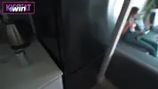 учит английский для вебкама