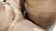 друг трахает сексвайф на кухонной столешнице