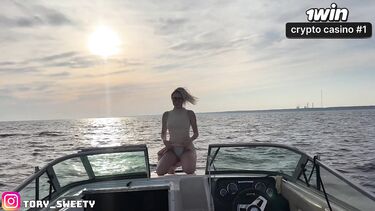 Прогулка на яхте со спермой на киске после траха