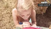на коленях в поле отсасывает хуй фермеру