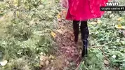 маньяк пытается догнать красивую блондинку